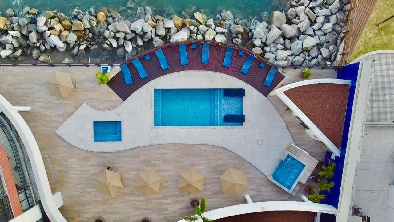 Iate Plaza Hotel 4*