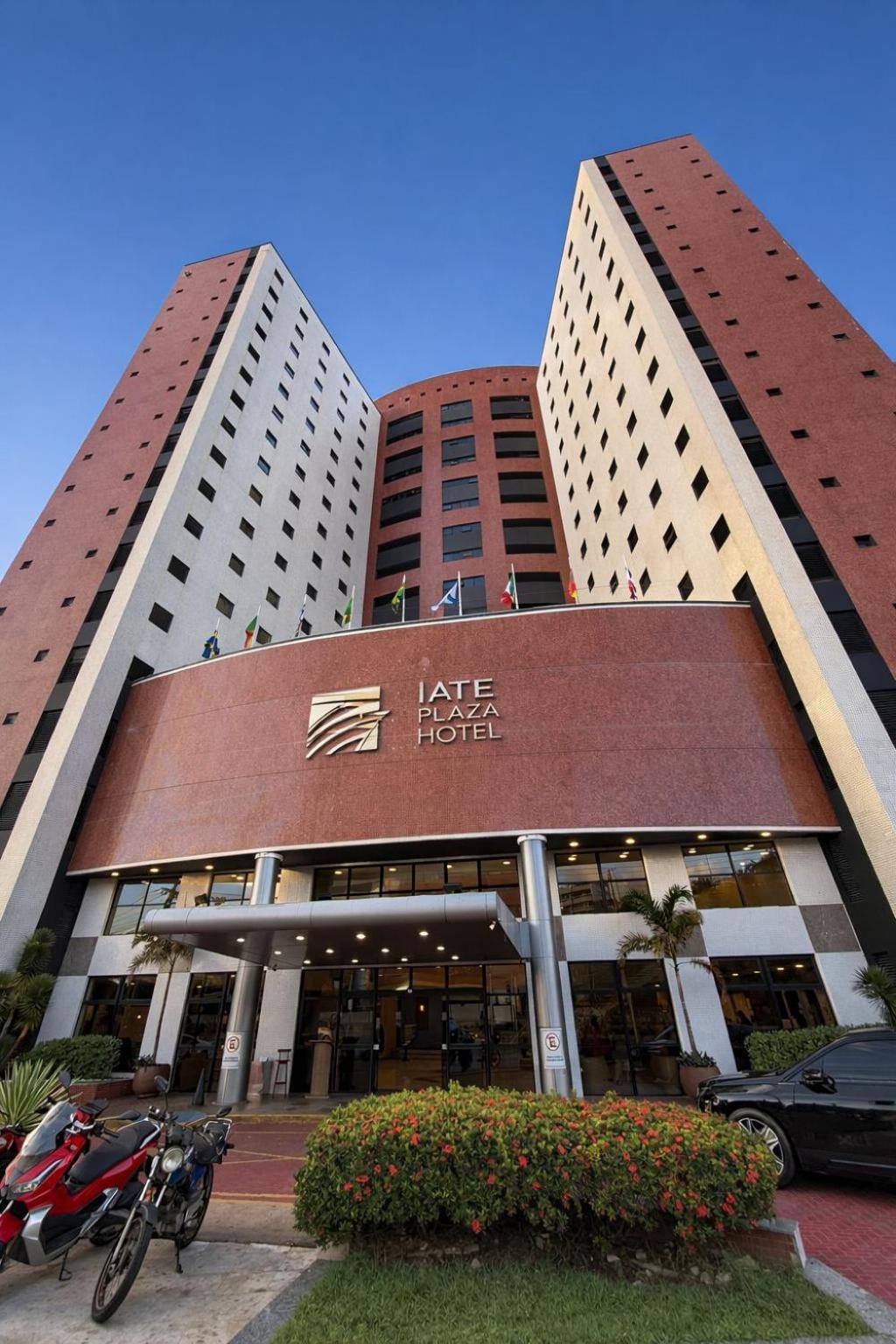 Iate Plaza